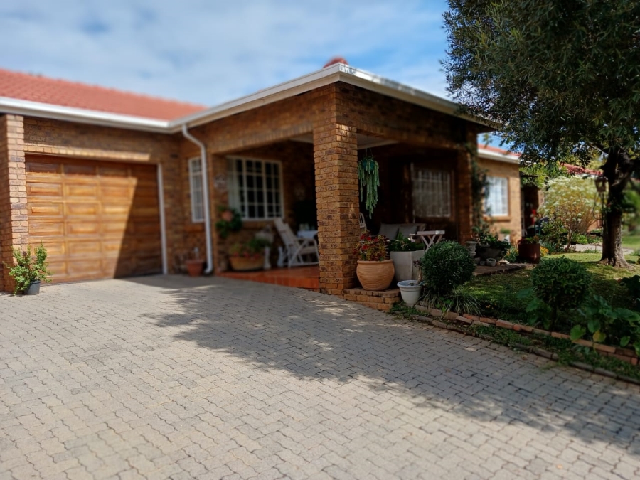 3 Bedroom Property for Sale in Safari Gardens North West